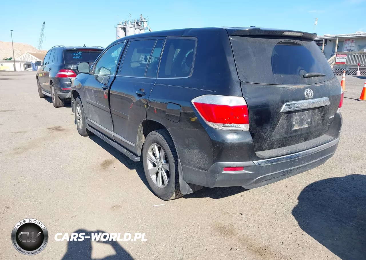 2011 Toyota Highlander Base V6 VIN:5TDBK3EH7BS070064 - 3