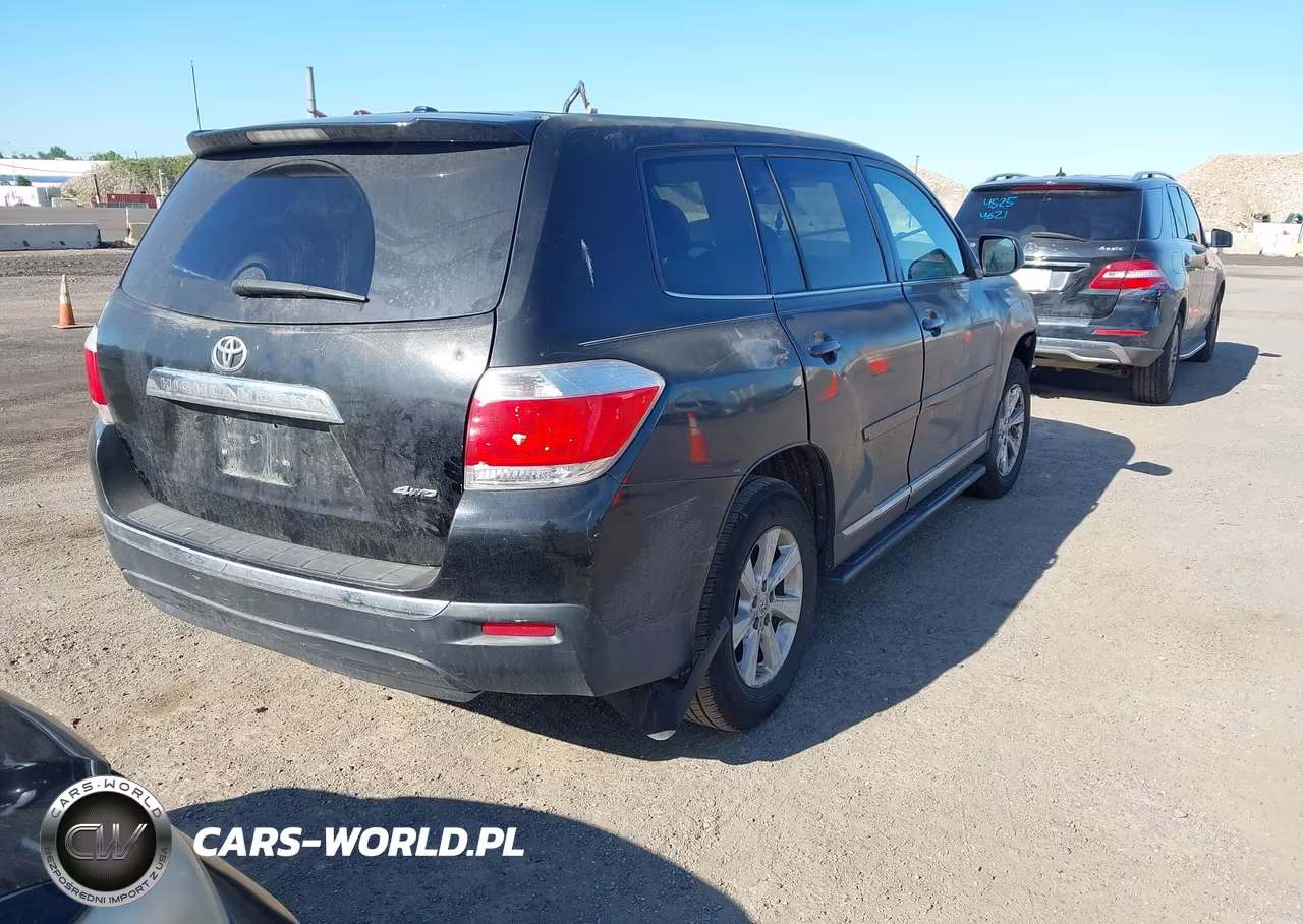 2011 Toyota Highlander Base V6 VIN:5TDBK3EH7BS070064 - 4