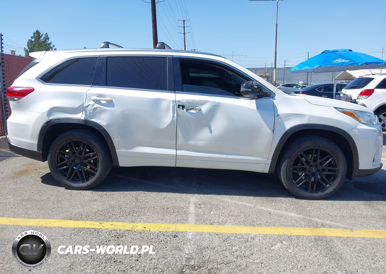 2018 Toyota Highlander Xle VIN:5TDKZRFH3JS281967 - 13