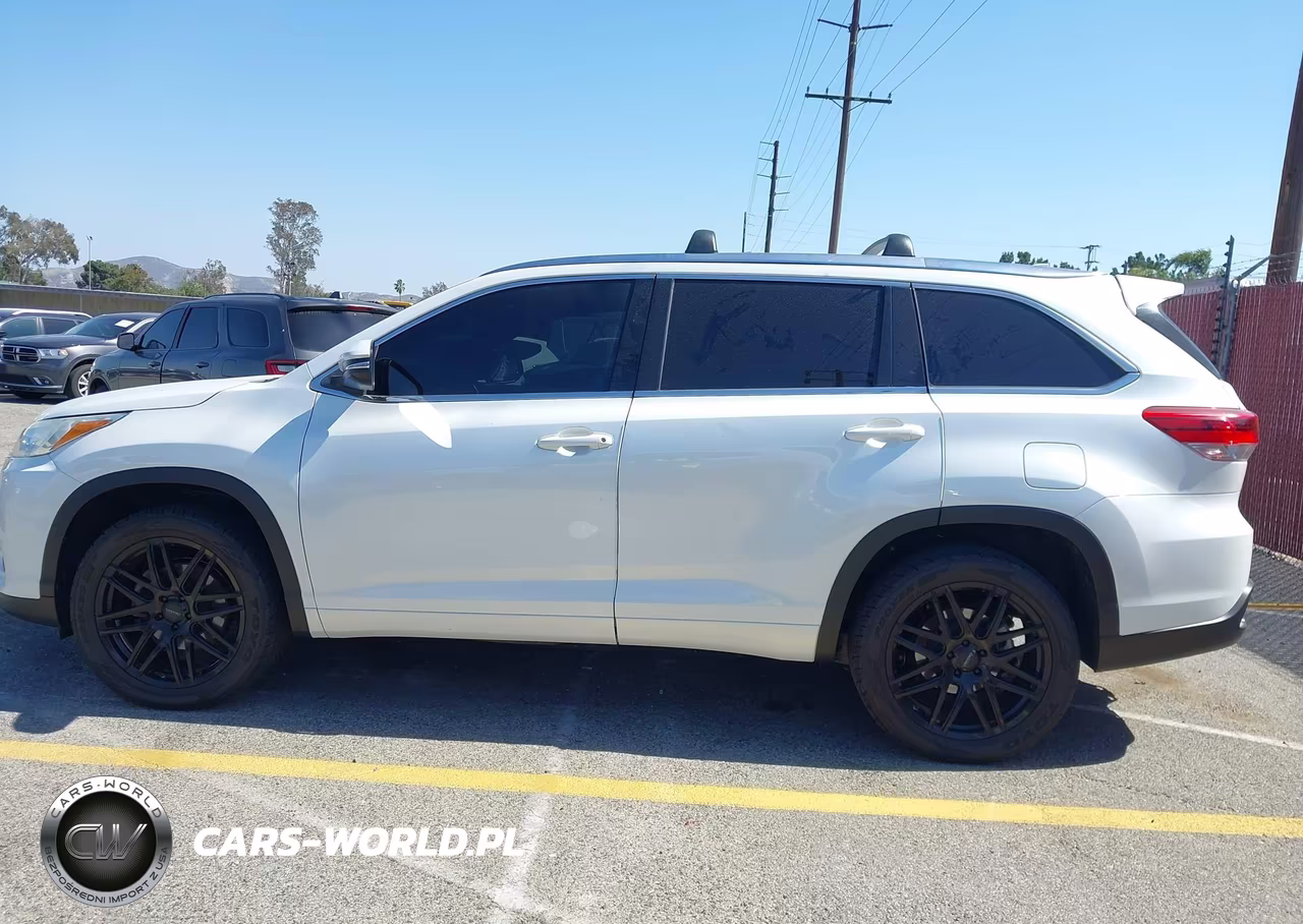 2018 Toyota Highlander Xle VIN:5TDKZRFH3JS281967 - 14