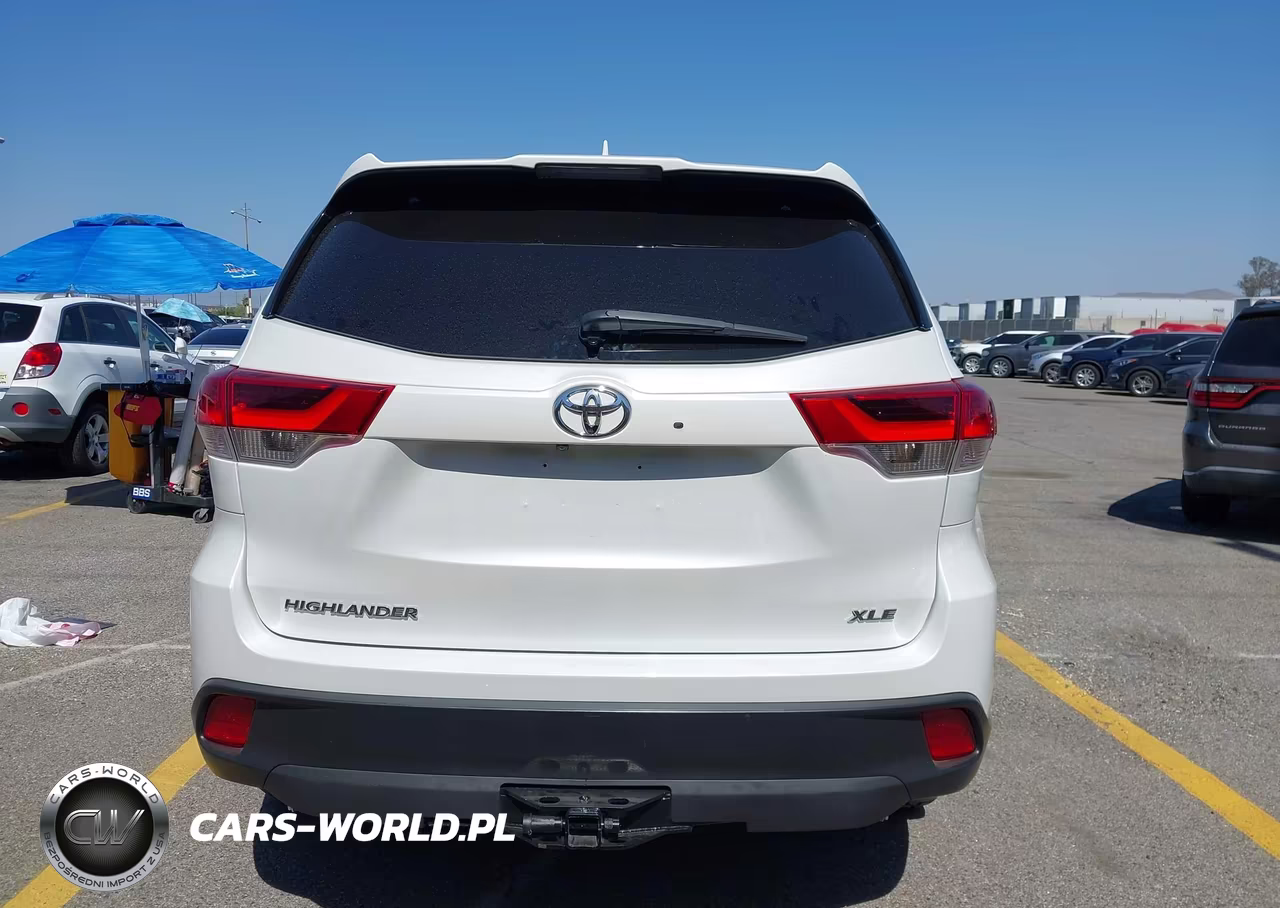 2018 Toyota Highlander Xle VIN:5TDKZRFH3JS281967 - 16