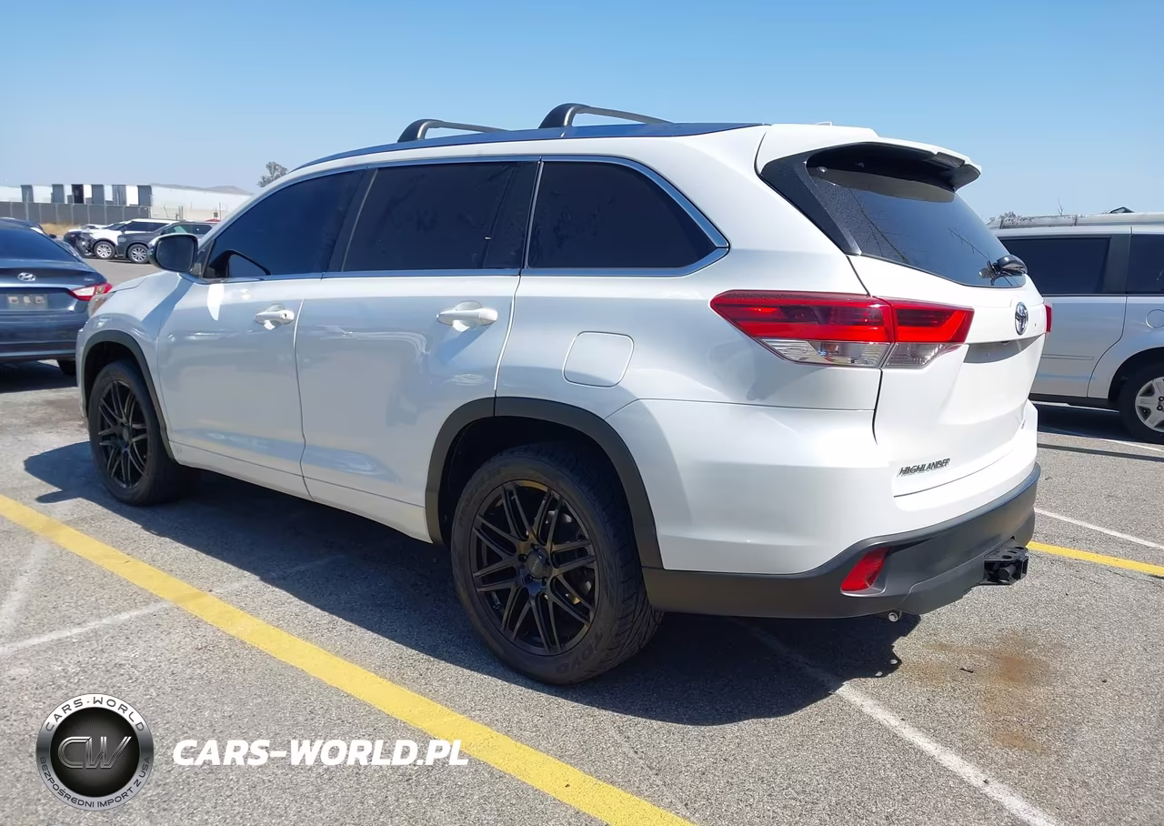 2018 Toyota Highlander Xle VIN:5TDKZRFH3JS281967 - 3
