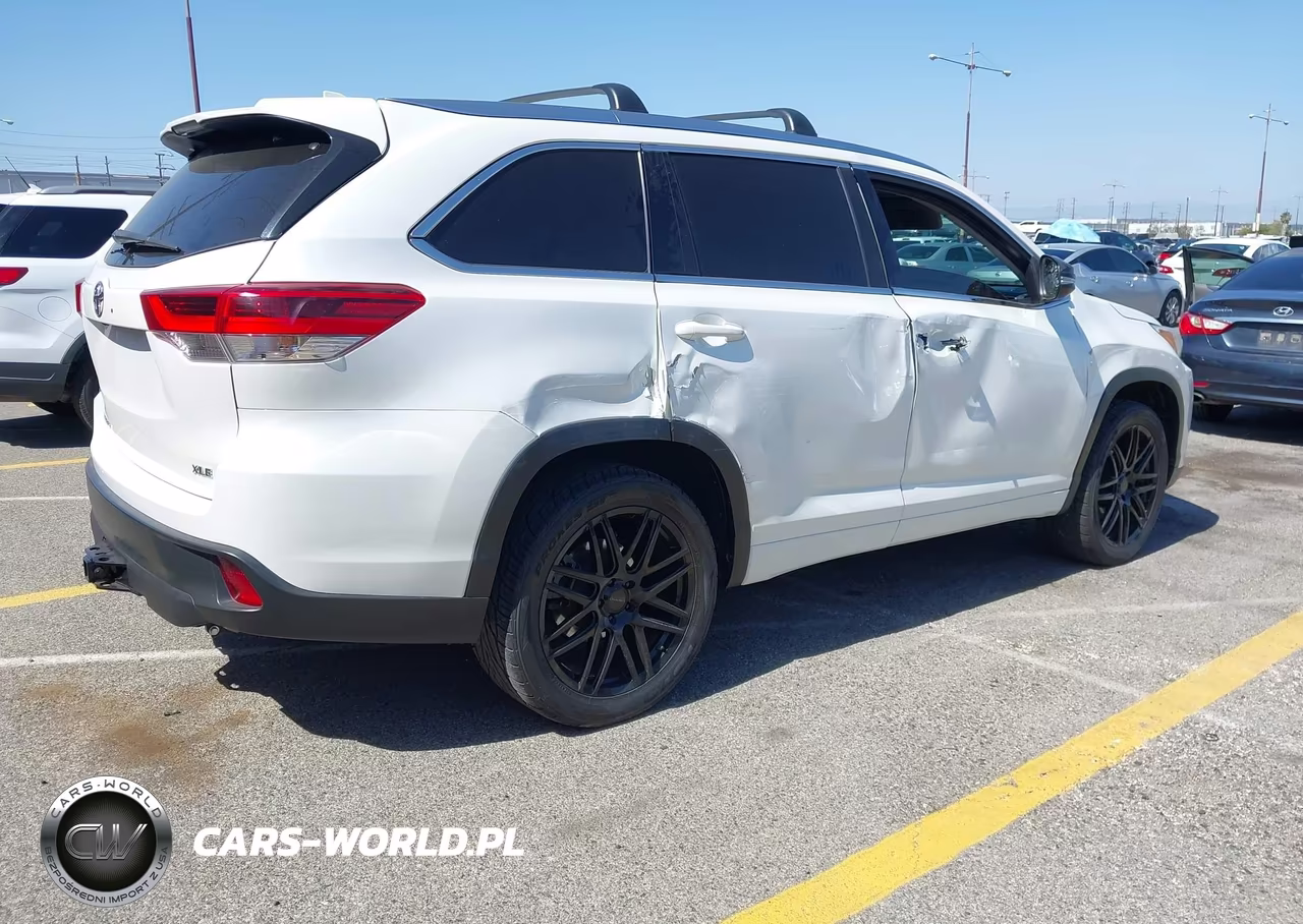 2018 Toyota Highlander Xle VIN:5TDKZRFH3JS281967 - 4