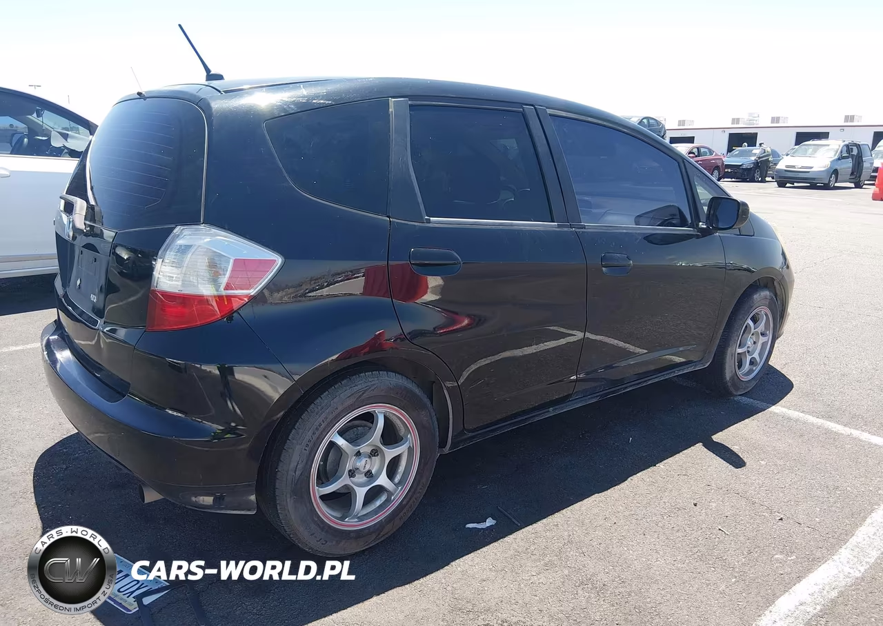 2012 Honda Fit VIN:JHMGE8G30CC015551 - 4