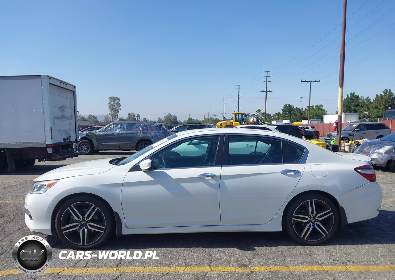 2017 Honda Accord Sport VIN:1HGCR2F52HA208910 - 15