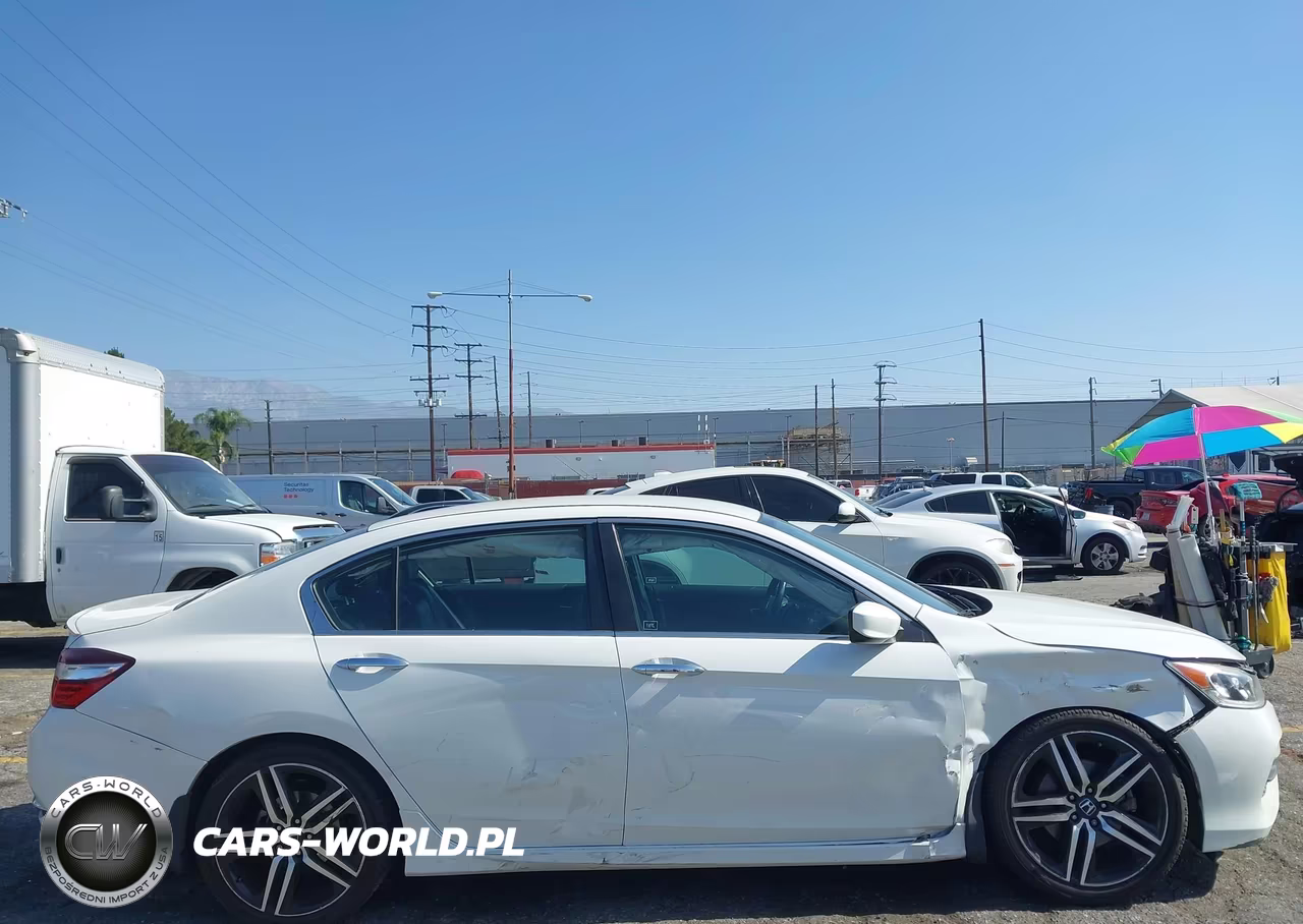 2017 Honda Accord Sport VIN:1HGCR2F52HA208910 - 18