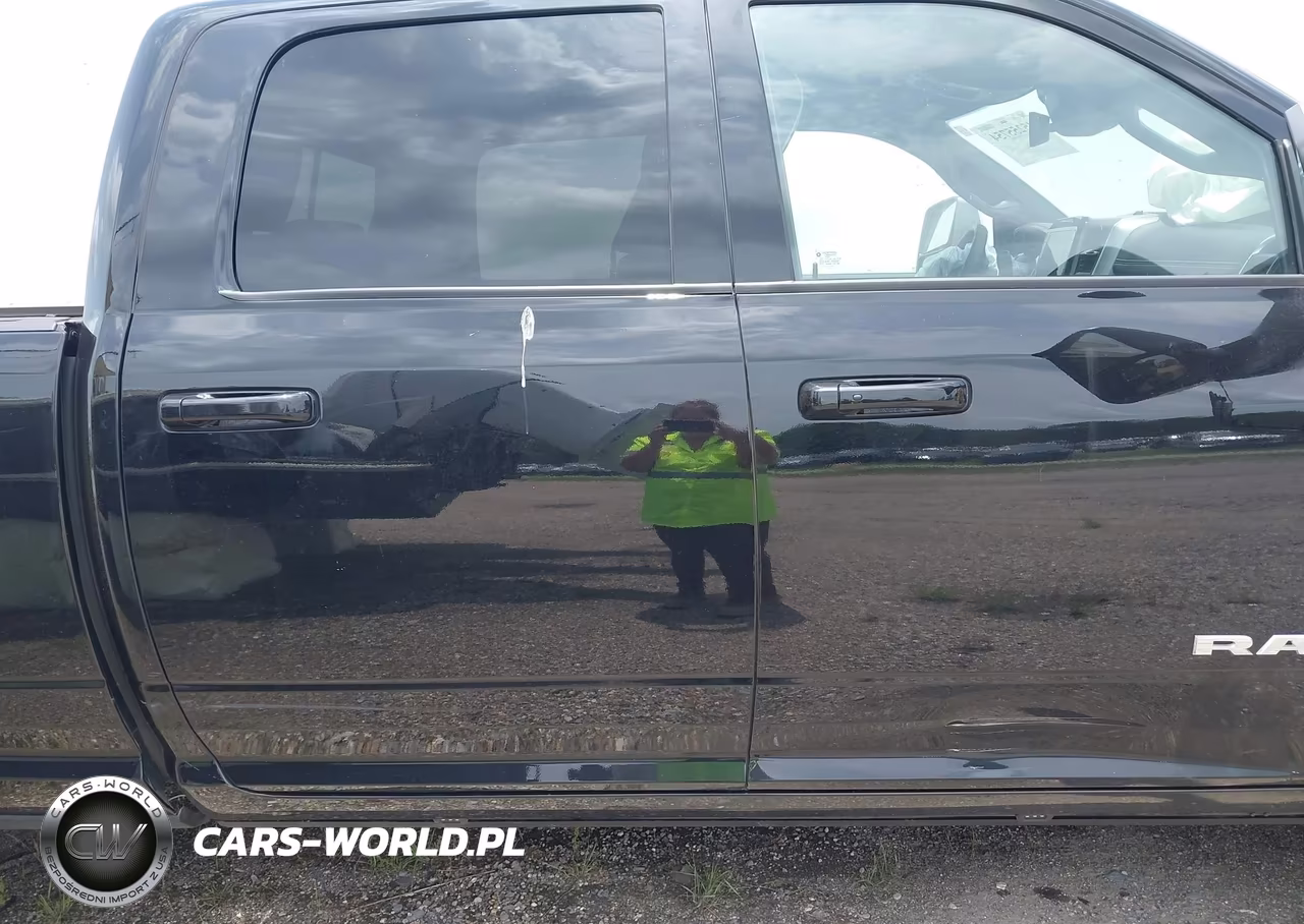 2025 Ram 3500 Laramie 4X4 8' Box VIN:3C63R3JL0SG529094 - 13