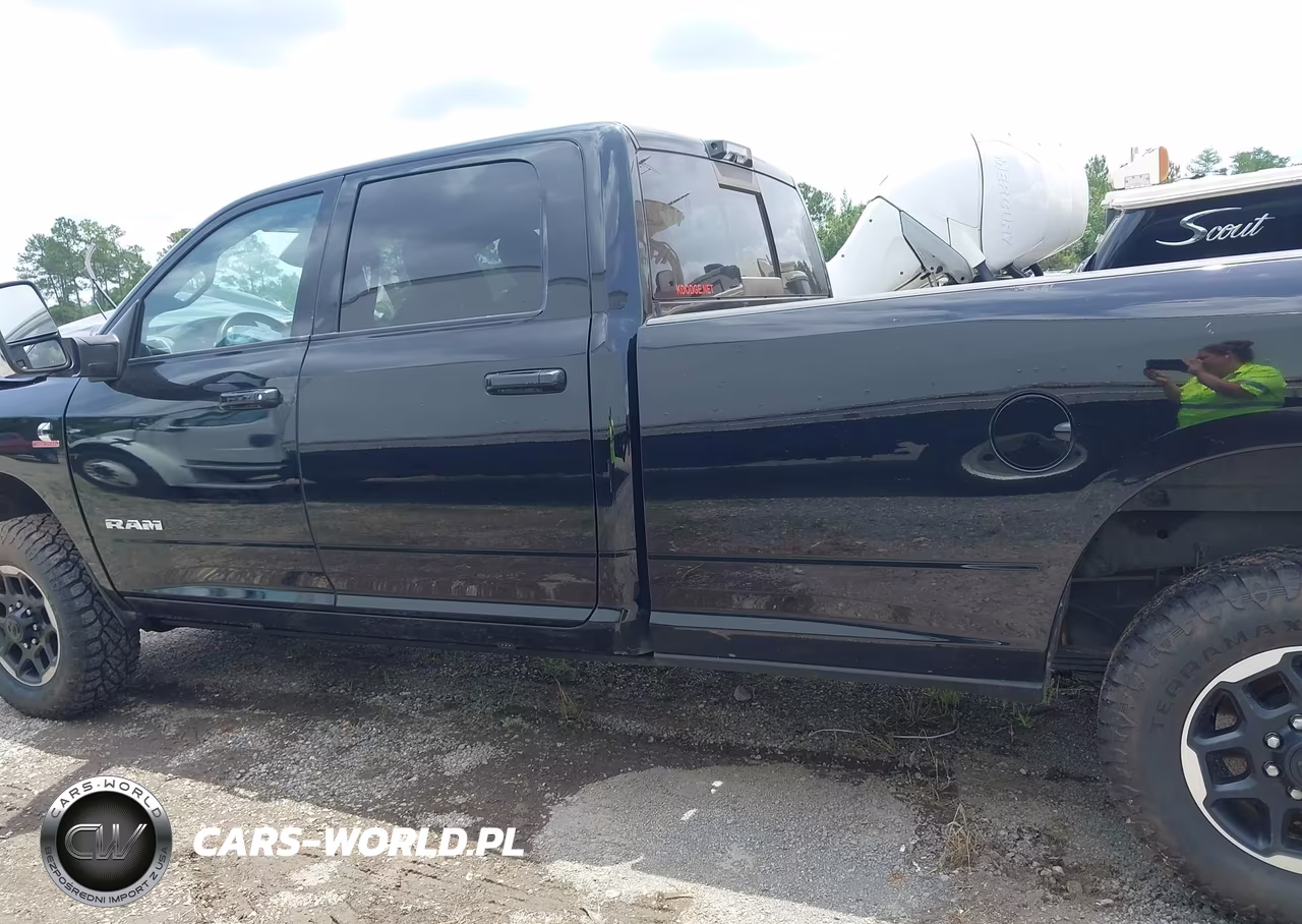 2025 Ram 3500 Laramie 4X4 8' Box VIN:3C63R3JL0SG529094 - 14