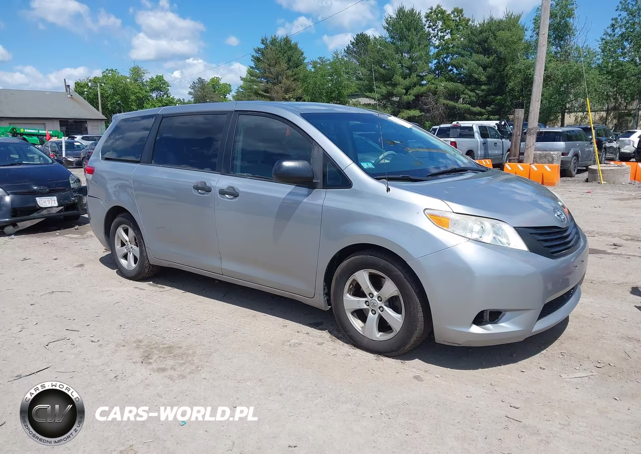 2013 Toyota Sienna L V6 7 Passenger – zdjęcie 1 z 11