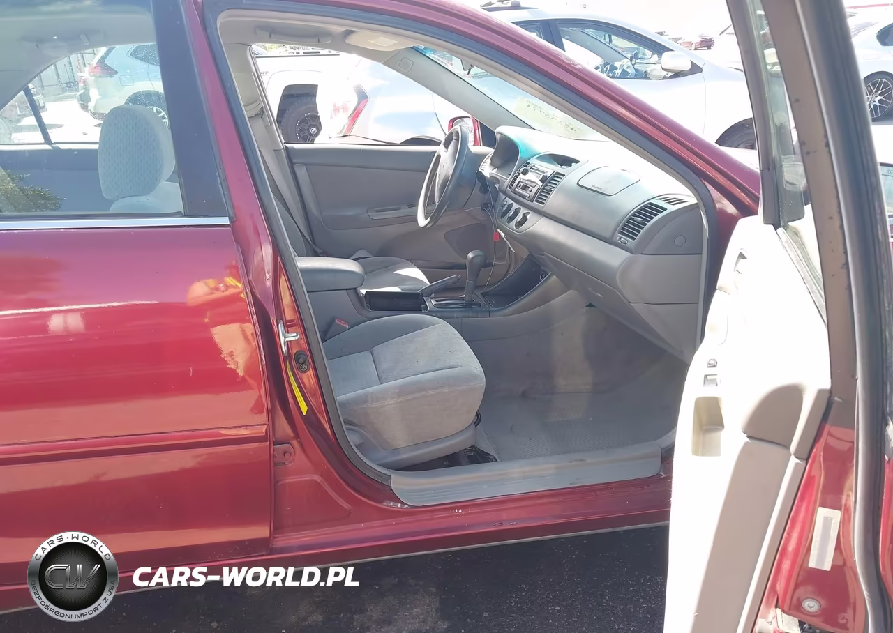 2002 Toyota Camry Le VIN:4T1BE30K52U579779 - 5