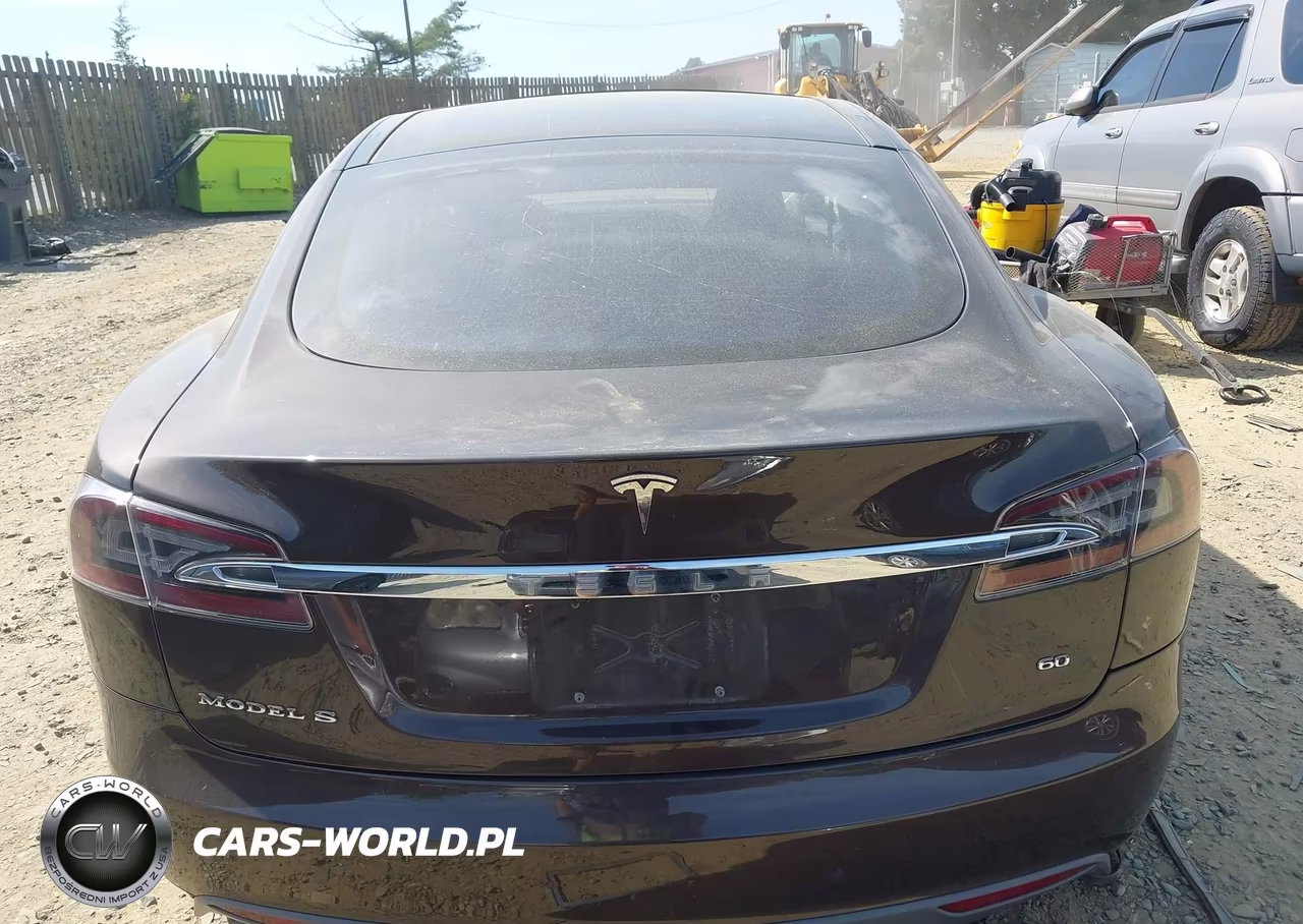 2013 Tesla Model S VIN:5YJSA1DG5DFP04978 - 16