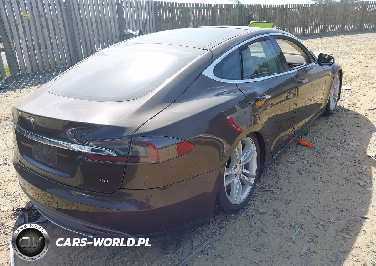 2013 Tesla Model S VIN:5YJSA1DG5DFP04978 - 4