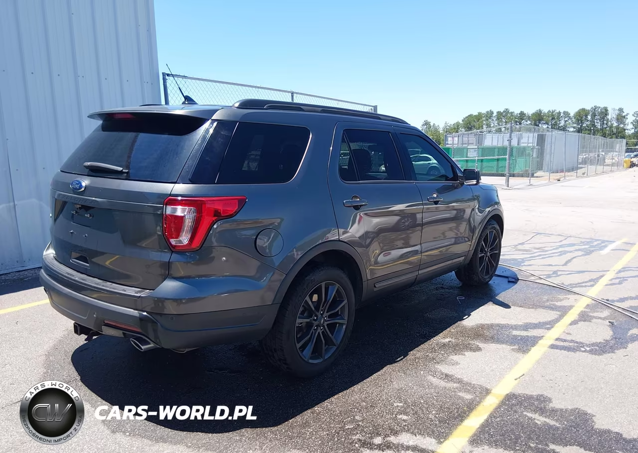 2018 Ford Explorer Xlt VIN:1FM5K7D86JGB26165 - 4