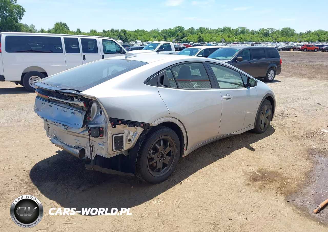 2024 Toyota Prius Le Awd-E VIN:JTDADABU7R3009109 - 4