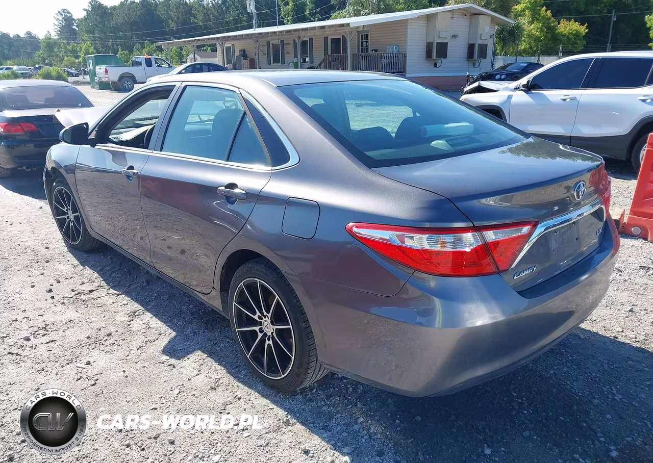 2016 Toyota Camry Le VIN:4T1BF1FK8GU257797 - 3
