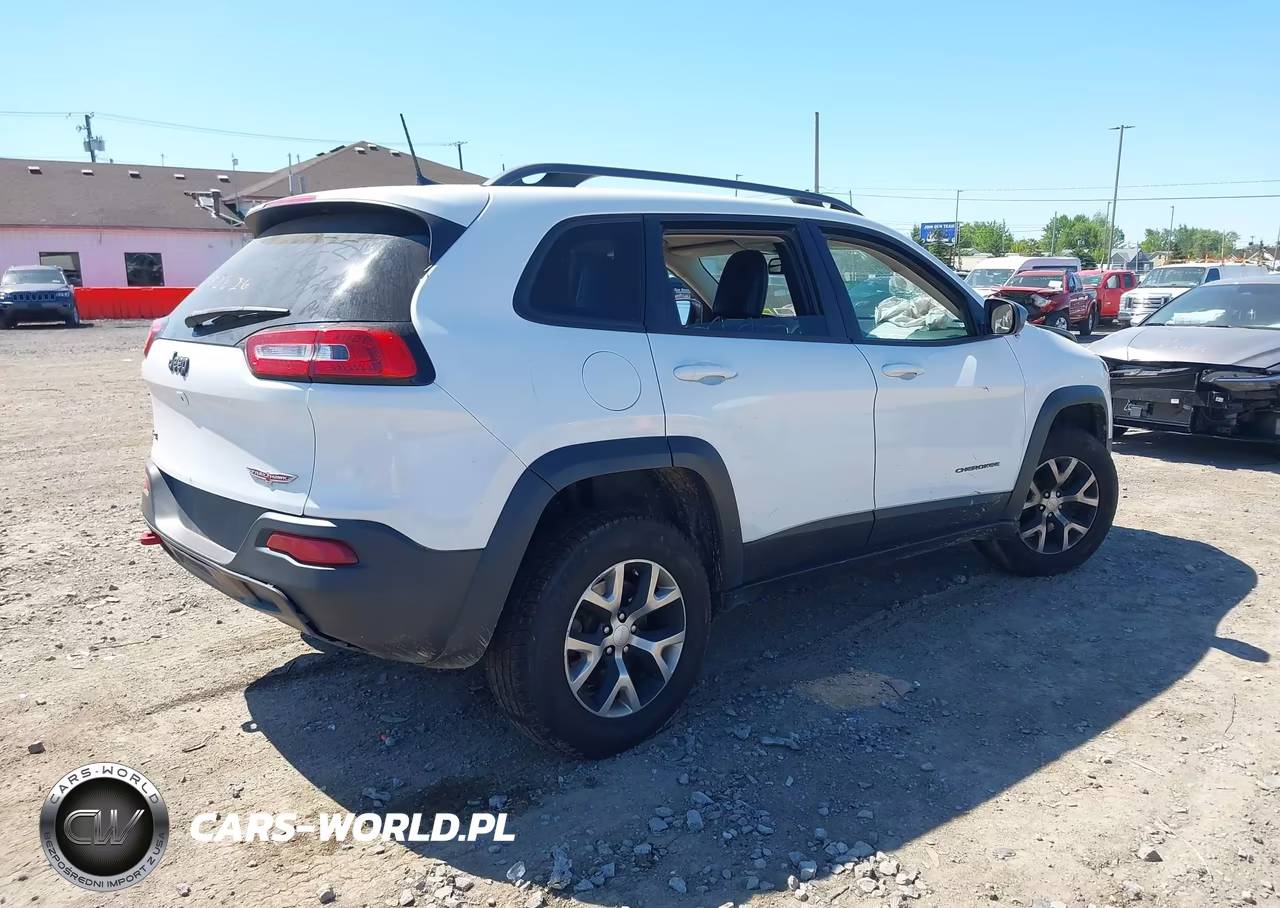 2017 Jeep Cherokee Trailhawk 4X4 VIN:1C4PJMBBXHW660122 - 4