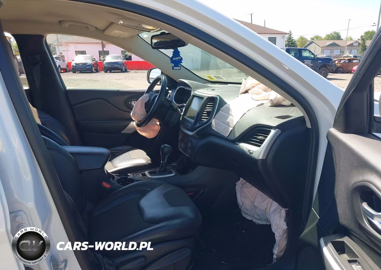 2017 Jeep Cherokee Trailhawk 4X4 VIN:1C4PJMBBXHW660122 - 5