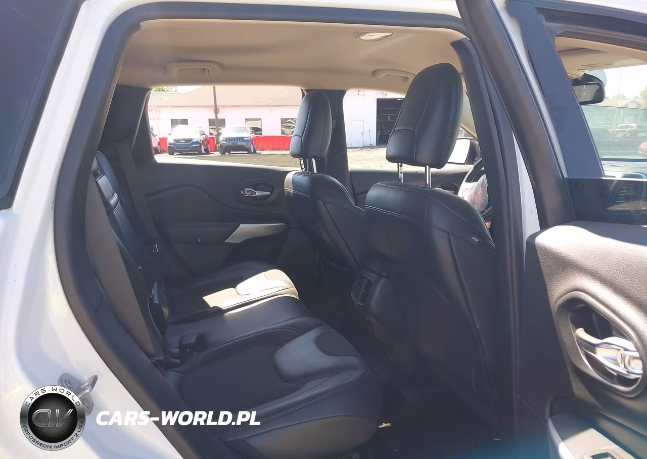 2017 Jeep Cherokee Trailhawk 4X4 VIN:1C4PJMBBXHW660122 - 8
