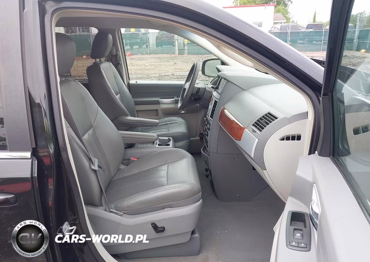 2008 Chrysler Town & Country Touring VIN:2A8HR54P58R729831 - 5