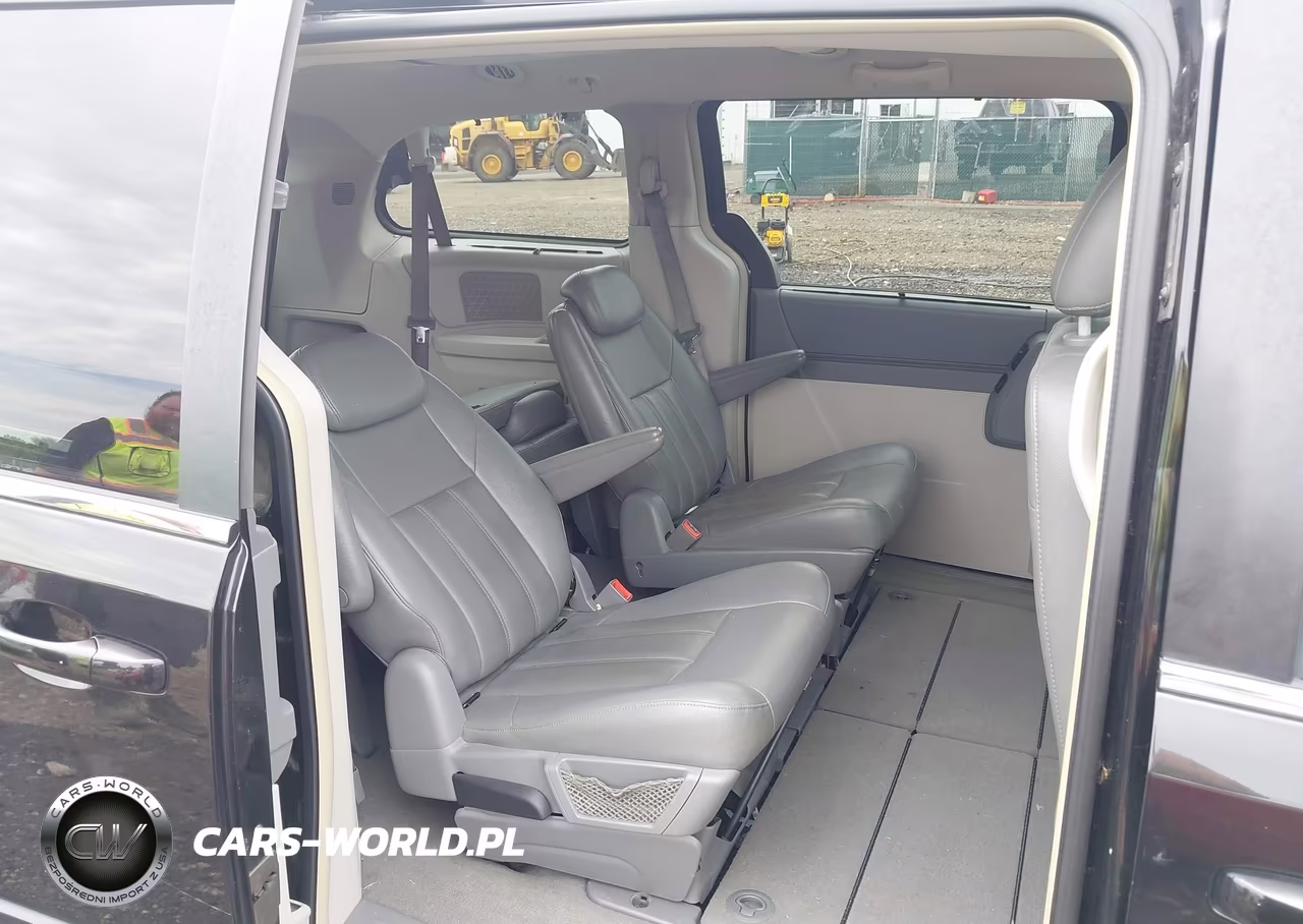 2008 Chrysler Town & Country Touring VIN:2A8HR54P58R729831 - 8