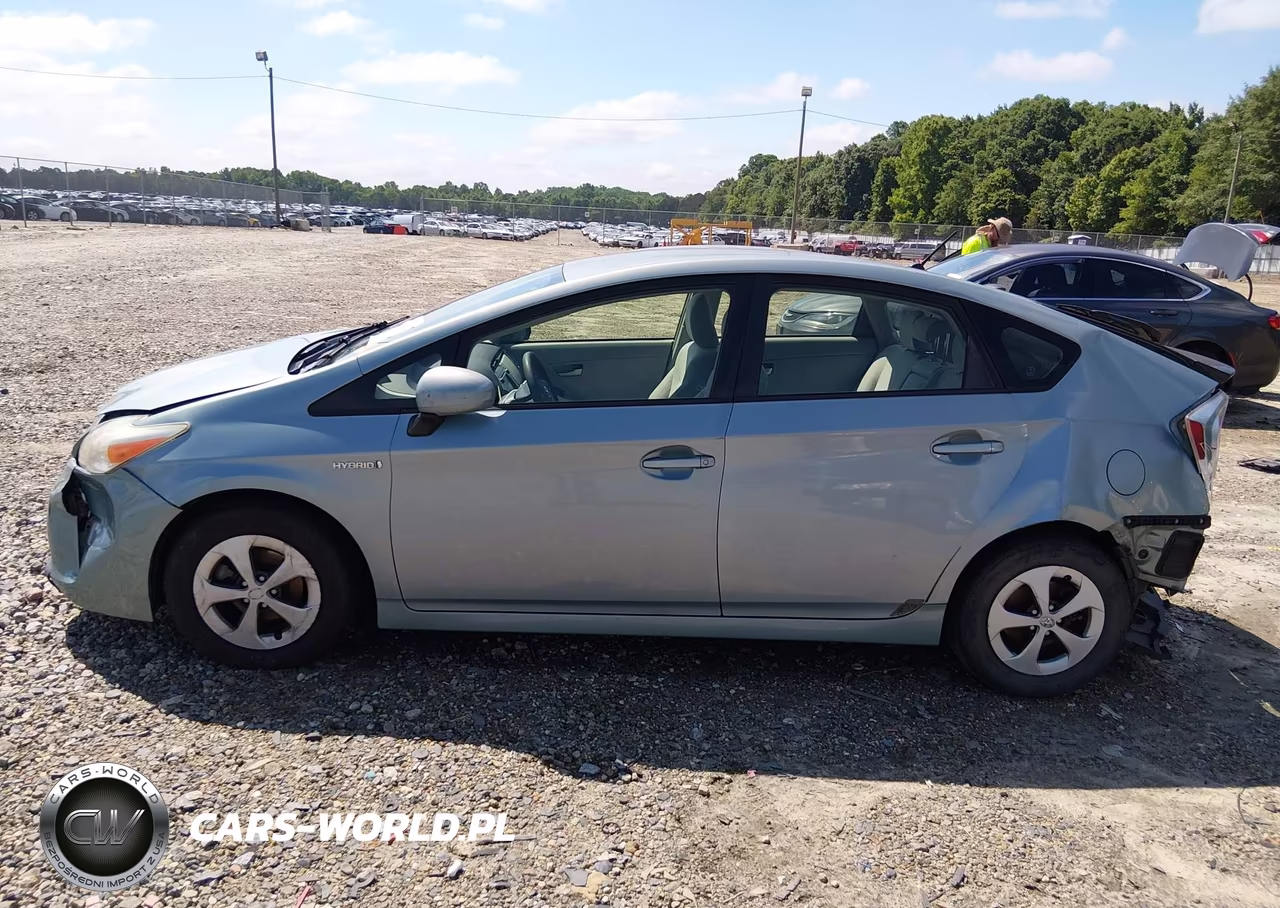 2013 Toyota Prius Two VIN:JTDKN3DU8D5694079 - 15