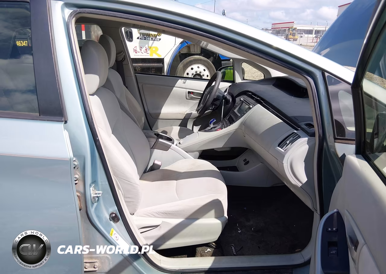 2013 Toyota Prius Two VIN:JTDKN3DU8D5694079 - 5