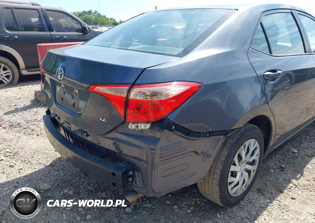 2019 Toyota Corolla Le VIN:5YFBURHE4KP932180 - 17