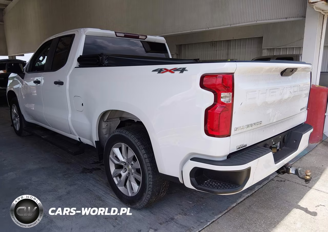 2021 Chevrolet Silverado 1500 4Wd Standard Bed Custom VIN:1GCRYBEK2MZ338085 - 3