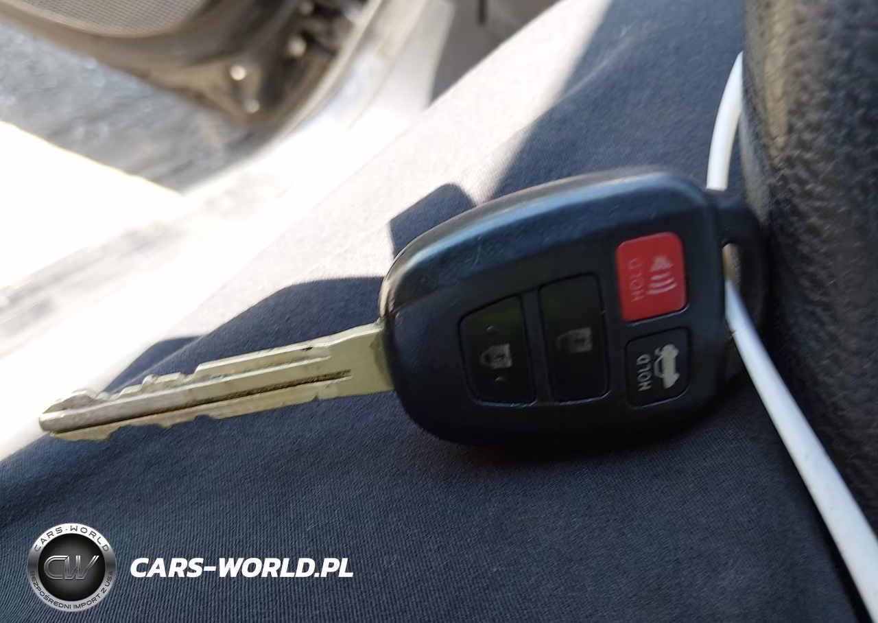 2018 Toyota Corolla Le VIN:2T1BURHE2JC117412 - 11