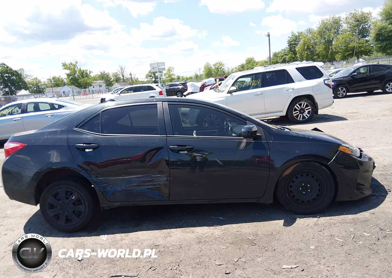 2018 Toyota Corolla Le VIN:2T1BURHE2JC117412 - 13