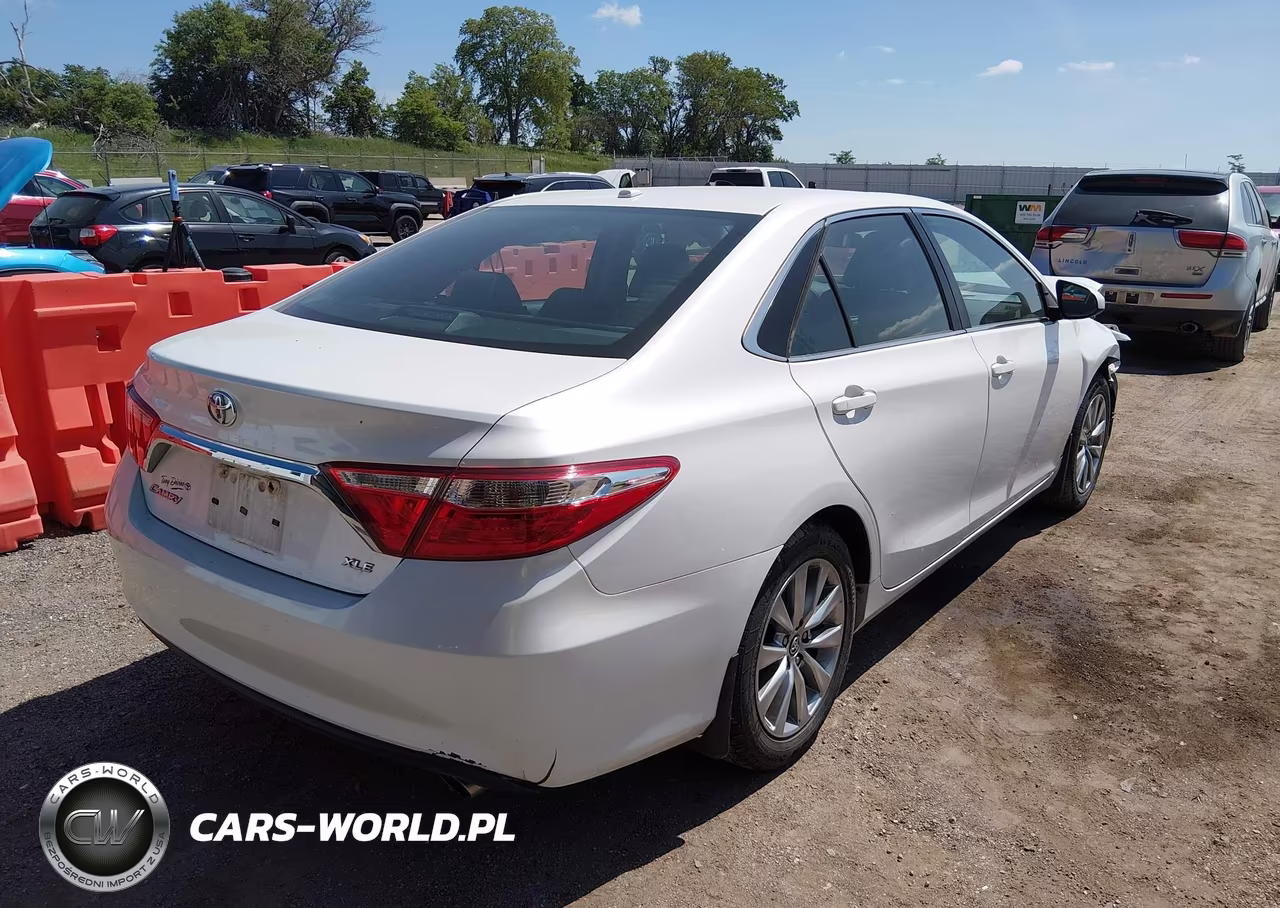 2017 Toyota Camry Xle VIN:4T1BF1FK9HU350541 - 4