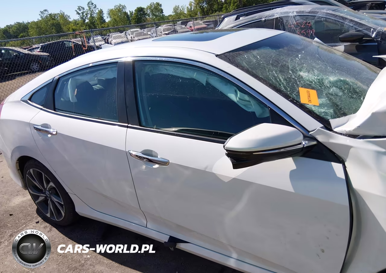 2019 Honda Civic Touring VIN:19XFC1F96KE001743 - 14