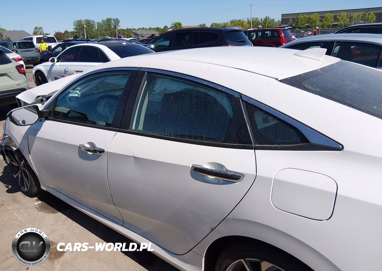 2019 Honda Civic Touring VIN:19XFC1F96KE001743 - 15
