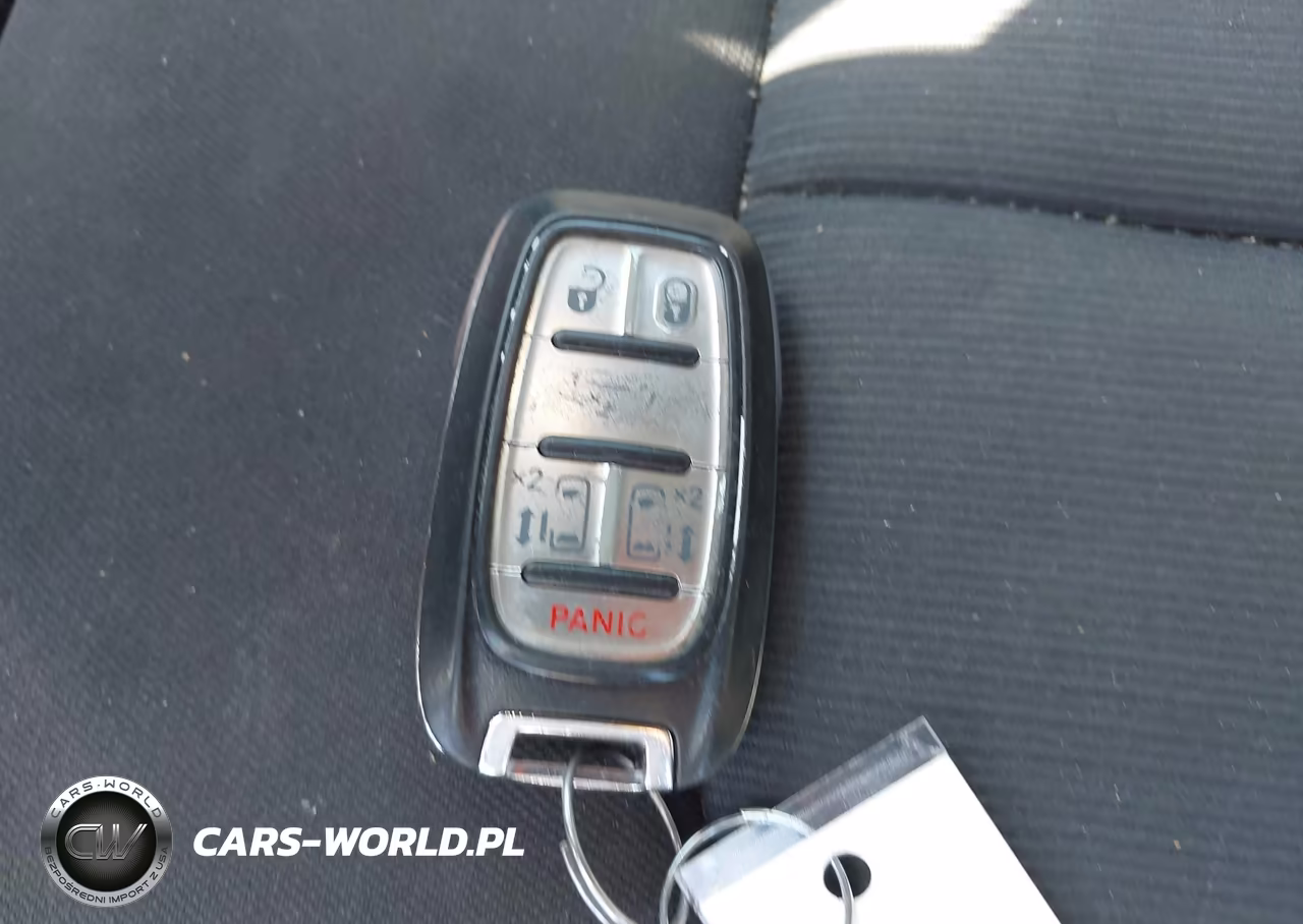 2017 Chrysler Pacifica Touring VIN:2C4RC1DG7HR634306 - 11