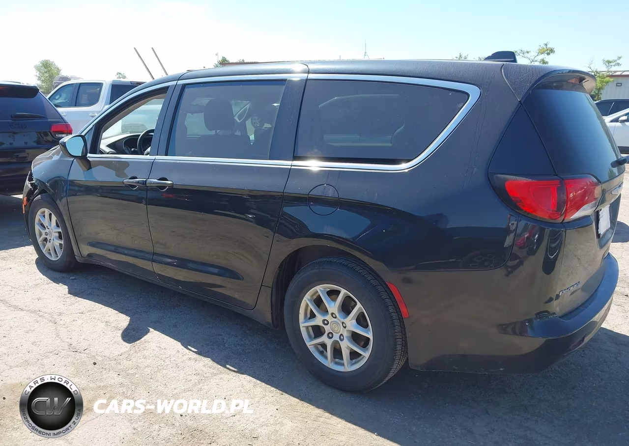 2017 Chrysler Pacifica Touring VIN:2C4RC1DG7HR634306 - 3