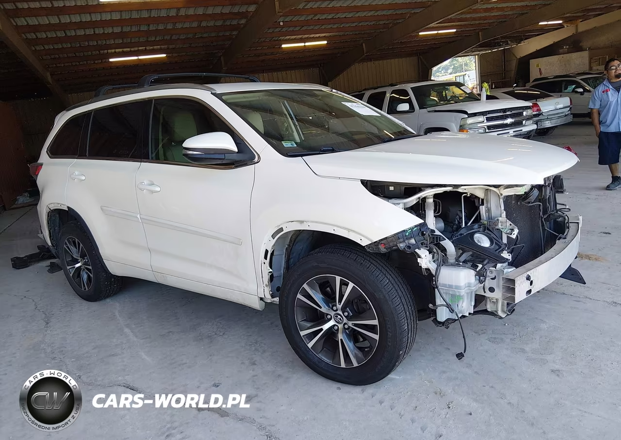 2016 Toyota Highlander Xle V6 – zdjęcie 1 z 17