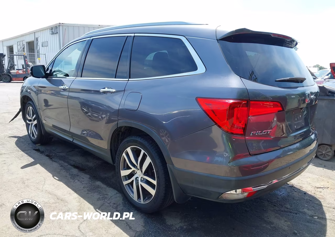 2016 Honda Pilot Touring VIN:5FNYF5H9XGB031138 - 3