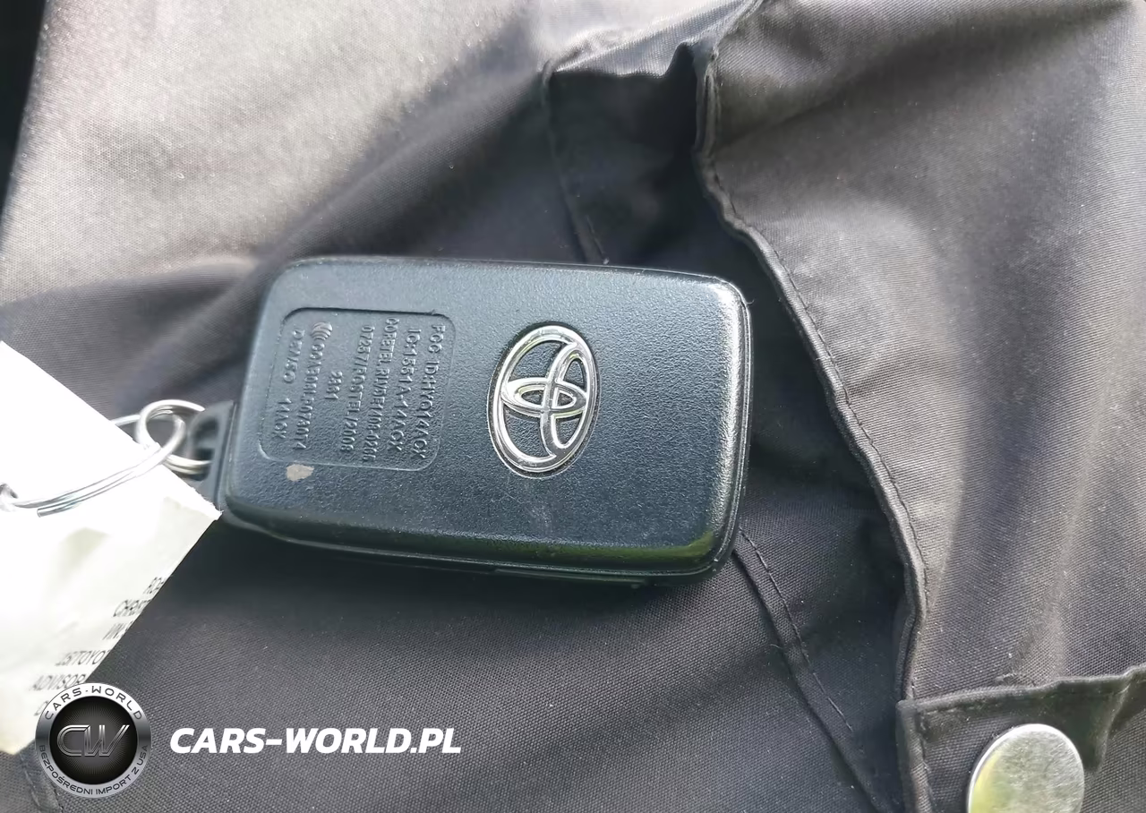 2015 Toyota Prius Two VIN:JTDKN3DU7F1911230 - 11