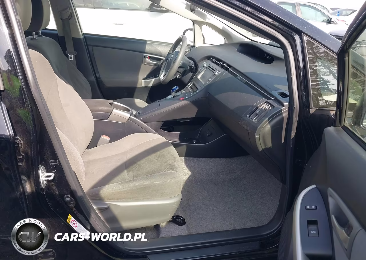 2015 Toyota Prius Two VIN:JTDKN3DU7F1911230 - 5