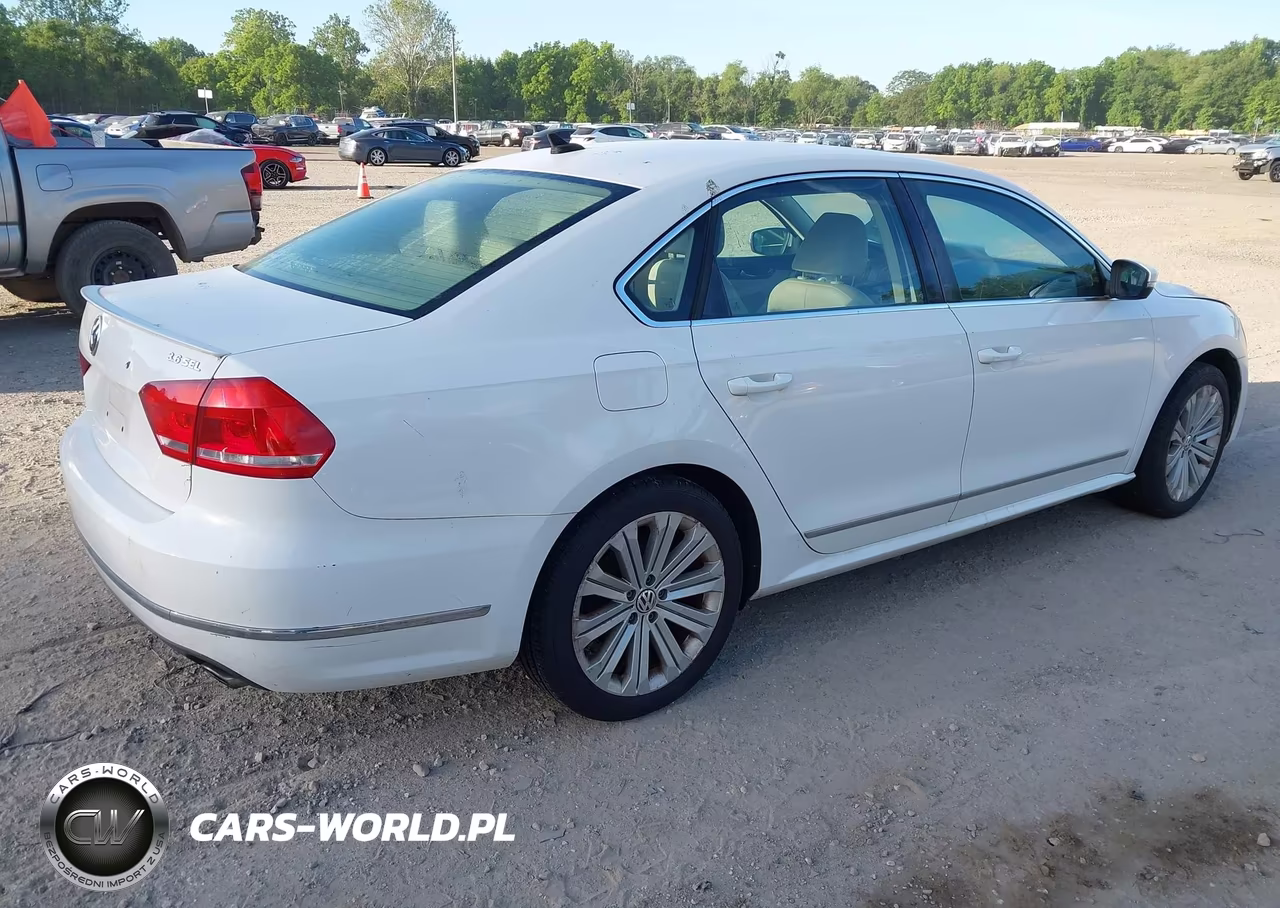 2013 Volkswagen Passat 3.6L V6 Sel Premium VIN:1VWCM7A37DC080790 - 4