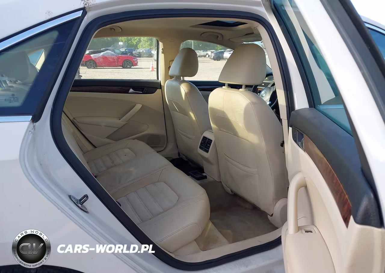 2013 Volkswagen Passat 3.6L V6 Sel Premium VIN:1VWCM7A37DC080790 - 8