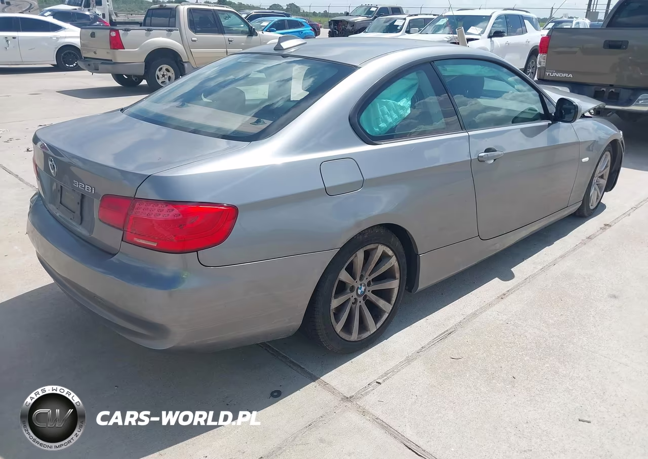 2011 BMW 328I VIN:WBAKE5C53BE429862 - 4