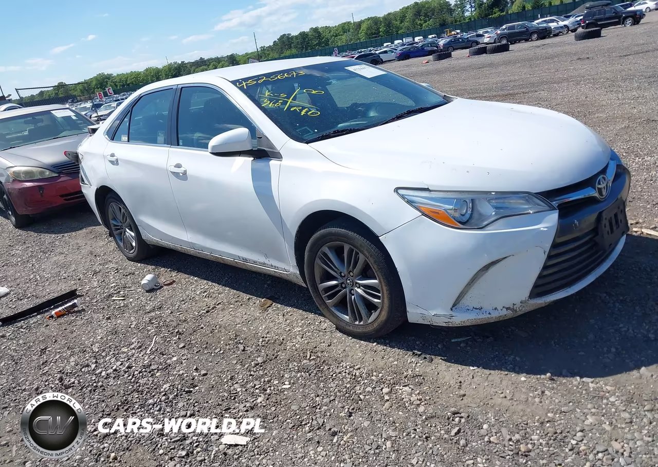 2016 Toyota Camry Le – zdjęcie 1 z 17