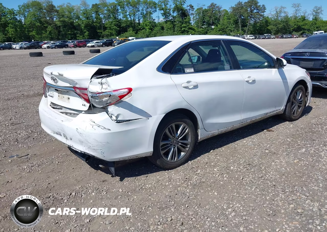 2016 Toyota Camry Le VIN:4T1BF1FK5GU193895 - 4