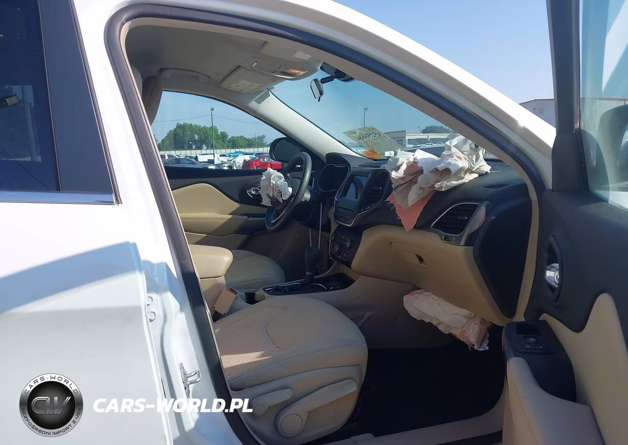 2019 Jeep Cherokee Latitude Fwd VIN:1C4PJLCB5KD370947 - 5