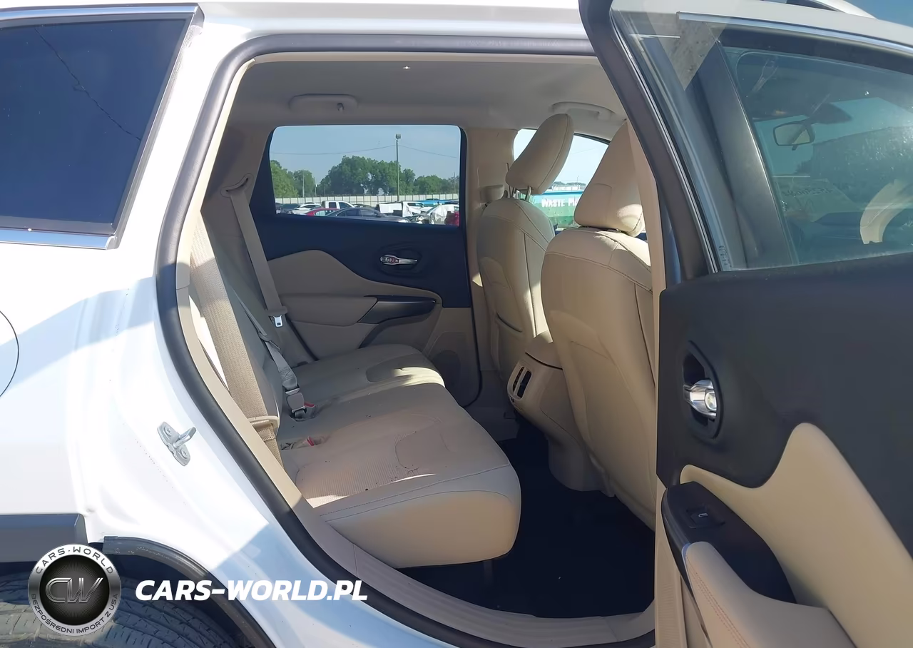 2019 Jeep Cherokee Latitude Fwd VIN:1C4PJLCB5KD370947 - 8