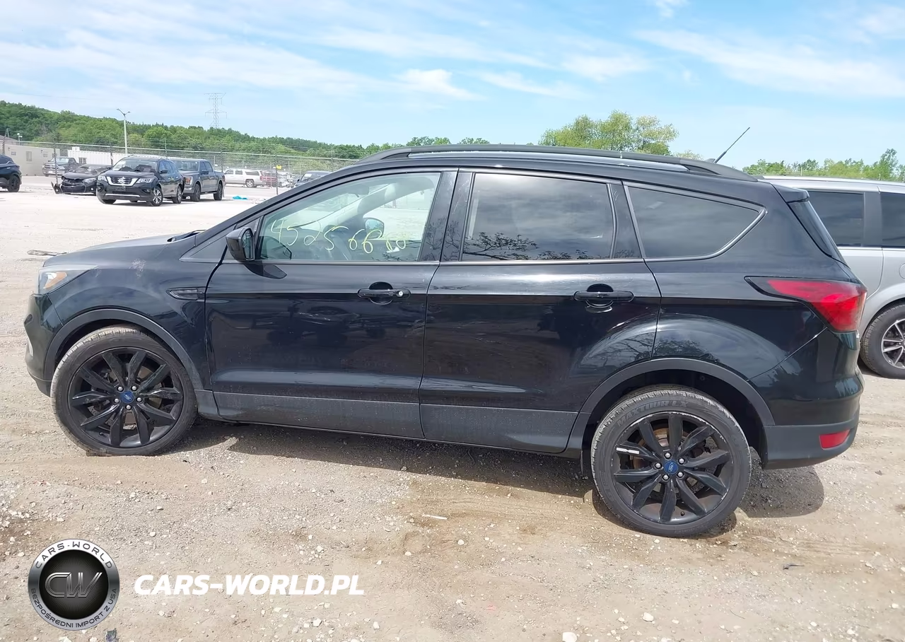 2019 Ford Escape Se VIN:1FMCU9GDXKUA23422 - 14