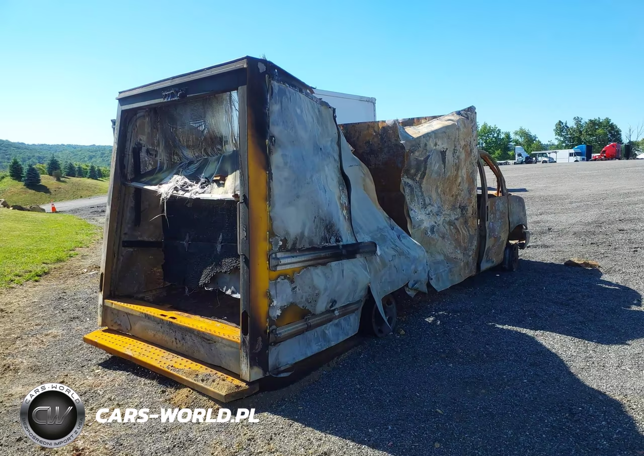 2020 GMC Savana Cutaway Work Van VIN:1GD07RFP6L1170734 - 4