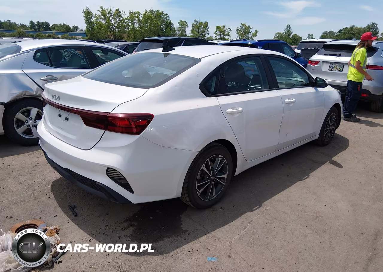 2023 Kia Forte Lxs VIN:3KPF24AD7PE687234 - 4