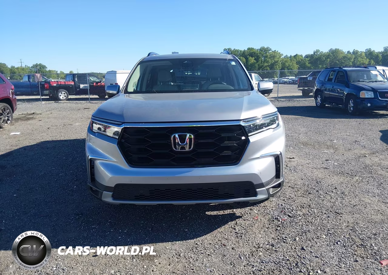 2025 Honda Pilot Touring VIN:5FNYG1H75SB133802 - 12